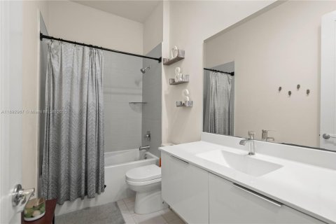 Touwnhouse à vendre à Doral, Floride: 3 chambres, 157.19 m2 № 1945217 - photo 17