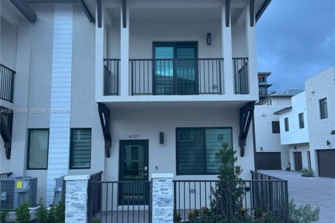 Touwnhouse à Doral, Floride 3 chambres, 173.36 m2 № 2076085