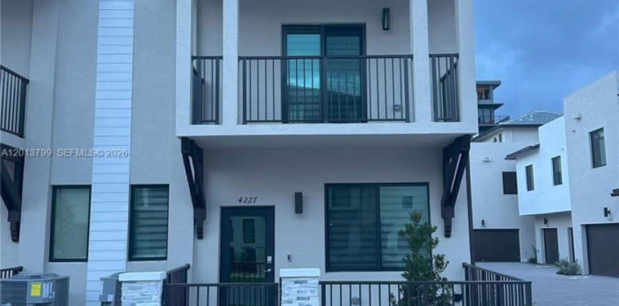 Touwnhouse à Doral, Floride 3 chambres, 173.36 m2 № 2076085