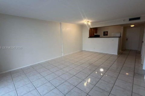 Снять в аренду кондоминиум в Норт-Майами-Бич, Флорида 1 спальня, 72.46м2, № 2001316 - фото 3