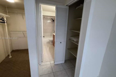 Снять в аренду кондоминиум в Норт-Майами-Бич, Флорида 1 спальня, 72.46м2, № 2001316 - фото 24