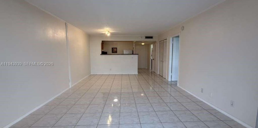 Кондоминиум с 1 спальней в Норт-Майами-Бич, Флорида № 2001316