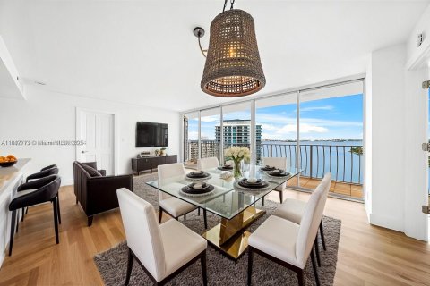 Condo in North Bay Village, Florida, 2 bedrooms  № 1834202 - photo 1