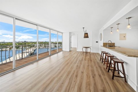 Condo in North Bay Village, Florida, 2 bedrooms  № 1834202 - photo 20