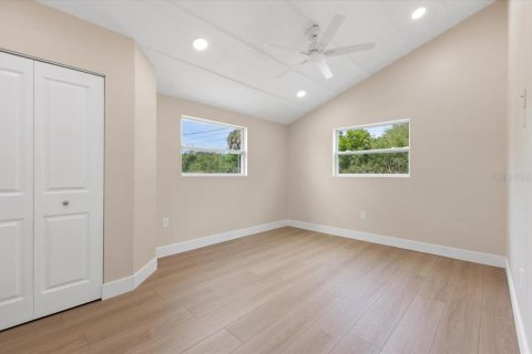 House in Venice, Florida 3 bedrooms, 121.05 sq.m. № 2094674 - photo 13