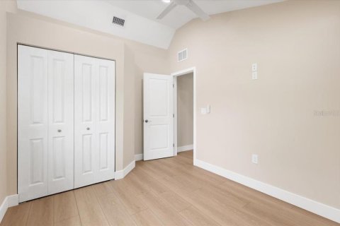 House in Venice, Florida 3 bedrooms, 121.05 sq.m. № 2094674 - photo 27