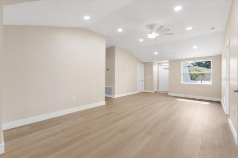 House in Venice, Florida 3 bedrooms, 121.05 sq.m. № 2094674 - photo 5