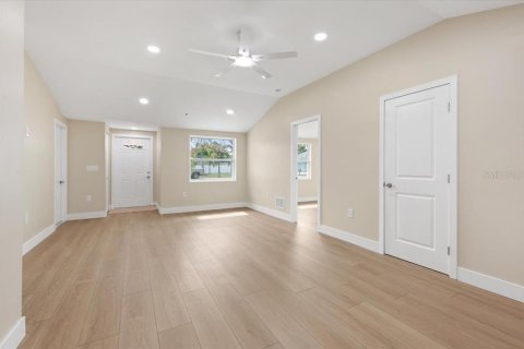 House in Venice, Florida 3 bedrooms, 121.05 sq.m. № 2094674 - photo 7