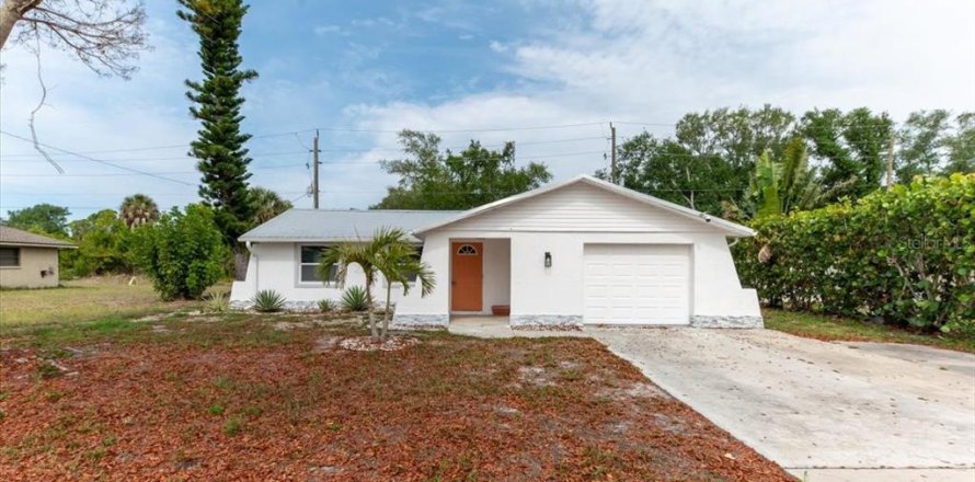 House in Venice, Florida 3 bedrooms, 121.05 sq.m. № 2094674