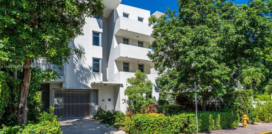 Кондоминиум с 2 спальнями в Майами-Бич, Флорида № 2003930