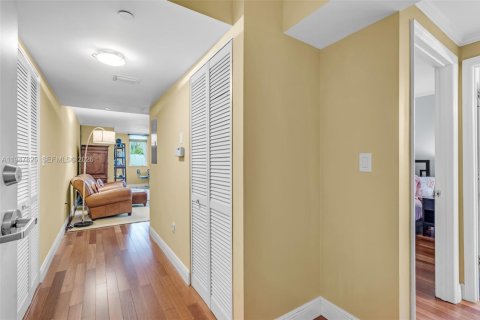 Снять в аренду кондоминиум в Майами-Бич, Флорида 2 спальни, 84.82м2, № 2003930 - фото 2