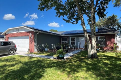 House in Kissimmee, Florida 3 bedrooms, 147.53 sq.m. № 1888626 - photo 1