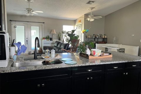 House in Kissimmee, Florida 3 bedrooms, 147.53 sq.m. № 1888626 - photo 13