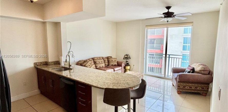 Кондоминиум с 2 спальнями в Майами, Флорида № 2168108