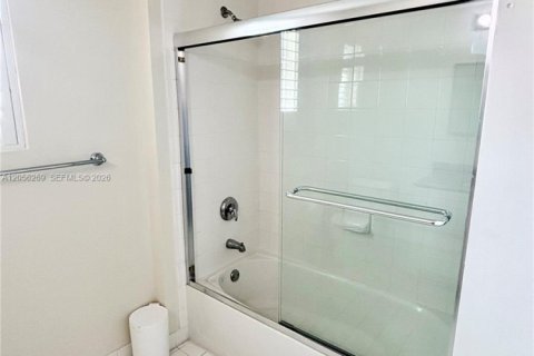 Купить кондоминиум в Майами, Флорида 2 спальни, 81.94м2, № 2168108 - фото 8