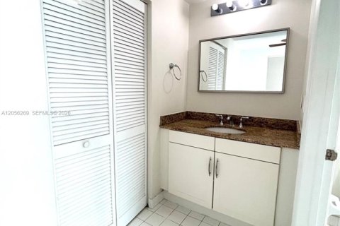 Купить кондоминиум в Майами, Флорида 2 спальни, 81.94м2, № 2168108 - фото 20