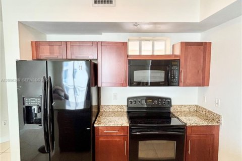 Купить кондоминиум в Майами, Флорида 2 спальни, 81.94м2, № 2168108 - фото 6