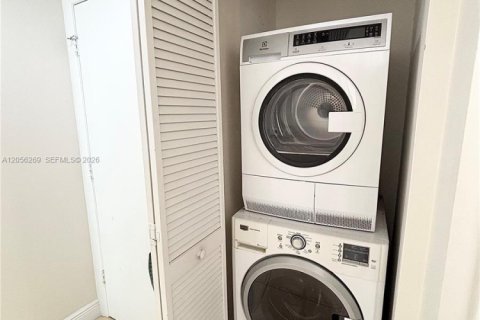 Купить кондоминиум в Майами, Флорида 2 спальни, 81.94м2, № 2168108 - фото 10