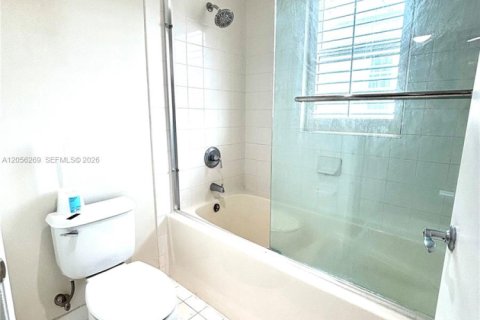 Купить кондоминиум в Майами, Флорида 2 спальни, 81.94м2, № 2168108 - фото 22