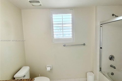 Купить кондоминиум в Майами, Флорида 2 спальни, 81.94м2, № 2168108 - фото 9