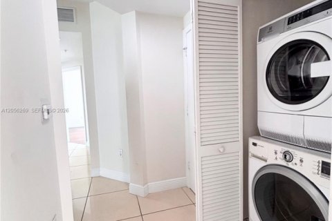 Купить кондоминиум в Майами, Флорида 2 спальни, 81.94м2, № 2168108 - фото 11
