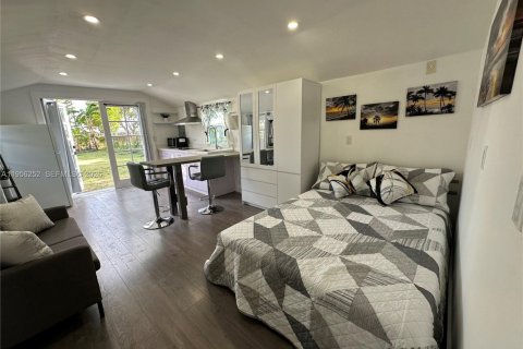 Immobilier commercial à louer à Miami, Floride: 25.08 m2 № 2153459 - photo 3