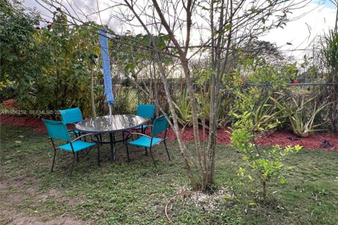 Immobilier commercial à louer à Miami, Floride: 25.08 m2 № 2153459 - photo 12