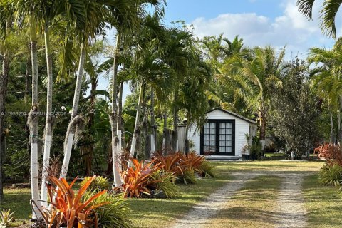 Immobilier commercial à Miami, Floride 25.08 m2 № 2153459