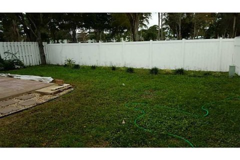 Townhouse in West Palm Beach, Florida 3 bedrooms, 128.76 sq.m. № 2189906 - photo 2