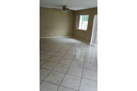 Townhouse in West Palm Beach, Florida 3 bedrooms, 128.76 sq.m. № 2189906 - photo 5