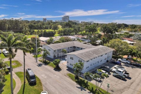 Commercial property in Hollywood, Florida № 2183269