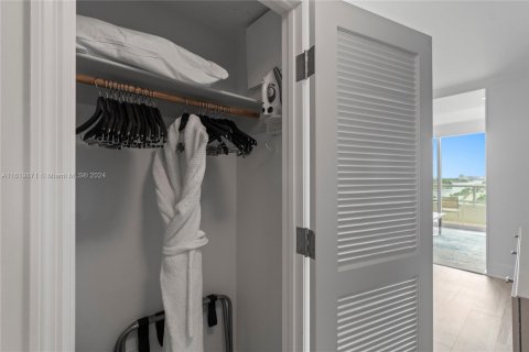 Condo in Miami Beach, Florida  № 1934543 - photo 21