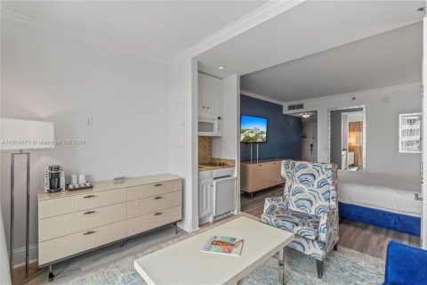 Condo in Miami Beach, Florida  № 1934543 - photo 12