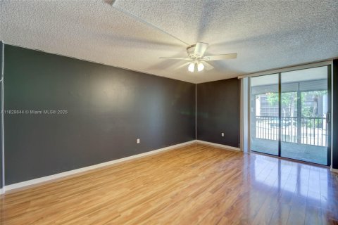 Condominio en venta en Hollywood, Florida, 2 dormitorios, 122.07 m2 № 1802776 - foto 16