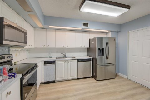 Condominio en venta en Hollywood, Florida, 2 dormitorios, 122.07 m2 № 1802776 - foto 11