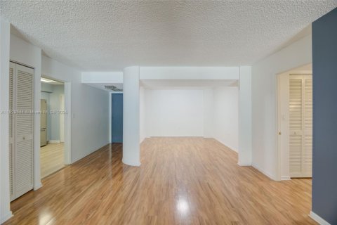 Condominio en venta en Hollywood, Florida, 2 dormitorios, 122.07 m2 № 1802776 - foto 7