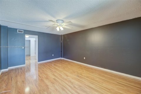 Condominio en venta en Hollywood, Florida, 2 dormitorios, 122.07 m2 № 1802776 - foto 18