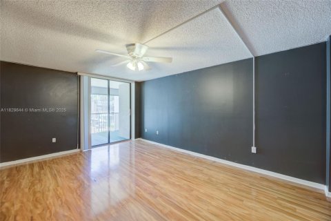 Condominio en venta en Hollywood, Florida, 2 dormitorios, 122.07 m2 № 1802776 - foto 15
