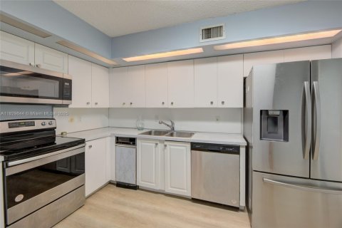 Condominio en venta en Hollywood, Florida, 2 dormitorios, 122.07 m2 № 1802776 - foto 14