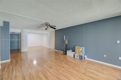 Condominio en venta en Hollywood, Florida, 2 dormitorios, 122.07 m2 № 1802776 - foto 4
