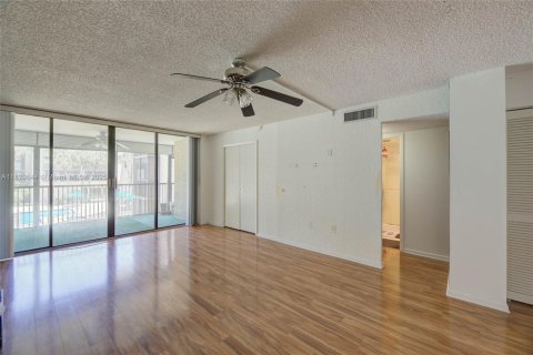 Condominio en venta en Hollywood, Florida, 2 dormitorios, 122.07 m2 № 1802776 - foto 3