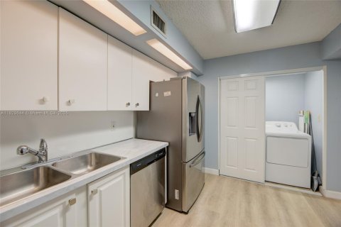Condominio en venta en Hollywood, Florida, 2 dormitorios, 122.07 m2 № 1802776 - foto 12