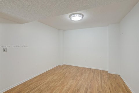 Condominio en venta en Hollywood, Florida, 2 dormitorios, 122.07 m2 № 1802776 - foto 9
