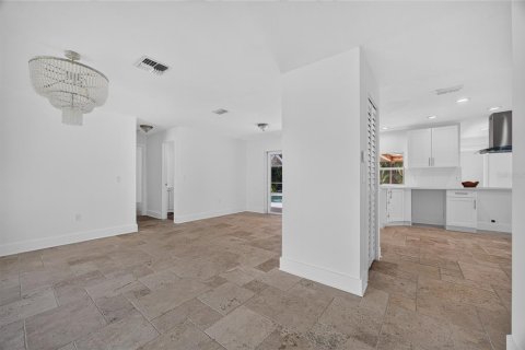 House in Fort Myers, Florida 3 bedrooms, 151.06 sq.m. № 2266695 - photo 10