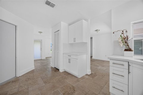 House in Fort Myers, Florida 3 bedrooms, 151.06 sq.m. № 2266695 - photo 16