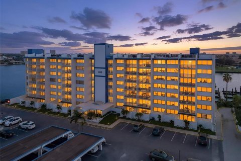 Condo in Treasure Island, Florida, 2 bedrooms № 2364365