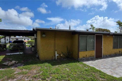 Villa ou maison à vendre à Fort Lauderdale, Floride: 3 chambres, 115.94 m2 № 2066629 - photo 1