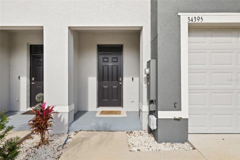 Townhouse in Wesley Chapel, Florida 3 bedrooms, 155.43 sq.m. № 1508105 - photo 5