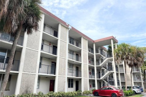 Condominio en Lauderdale Lakes, Florida, 2 dormitorios  № 2084485