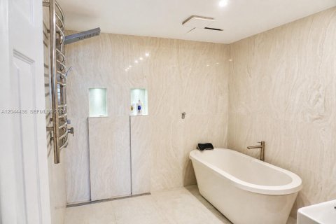 Condo in Miami, Florida, 2 bedrooms № 2178715 - photo 28